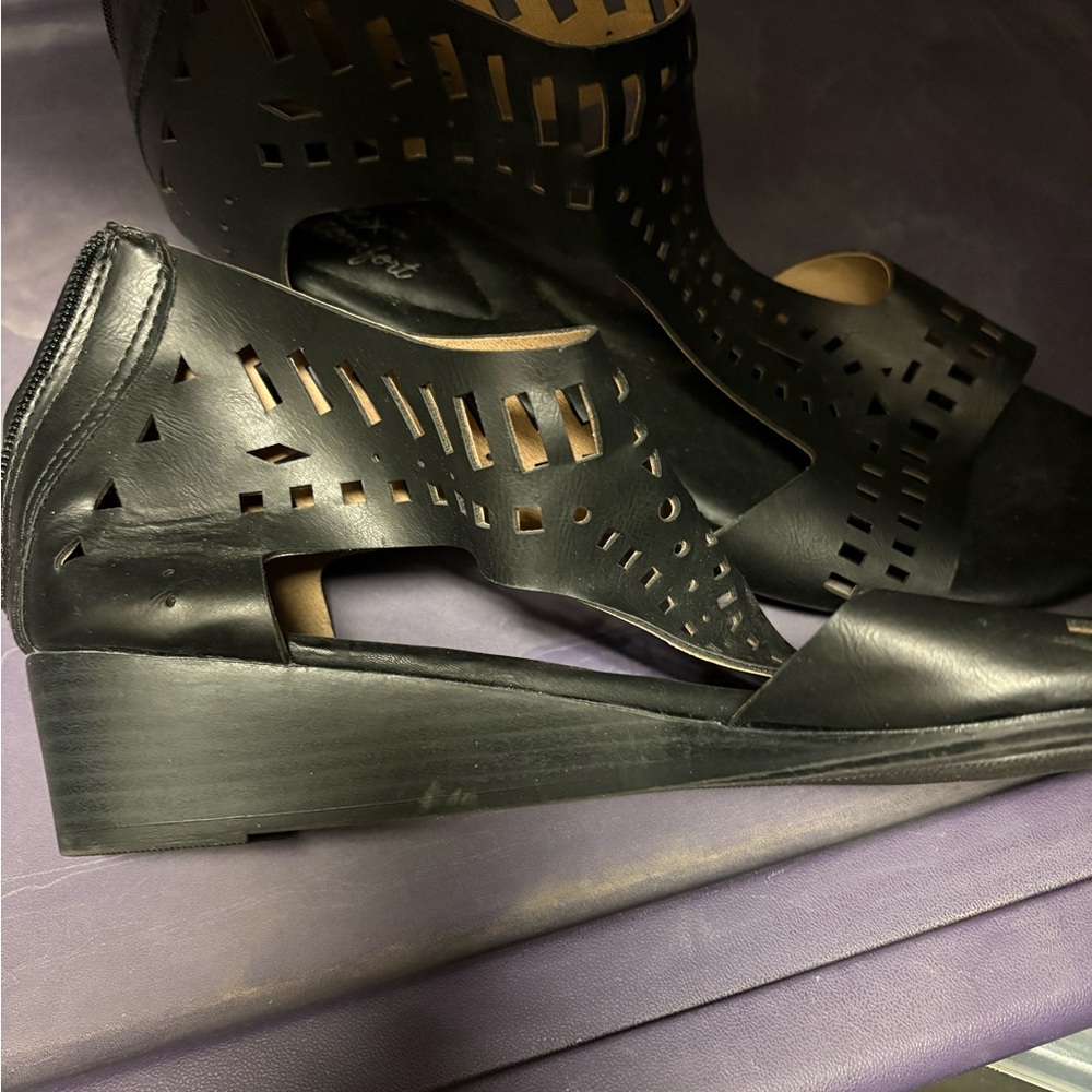 Chic Black Women's Cutout Sandals - Picture 2 of 3